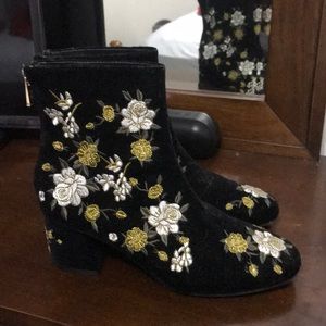 Black flower boots